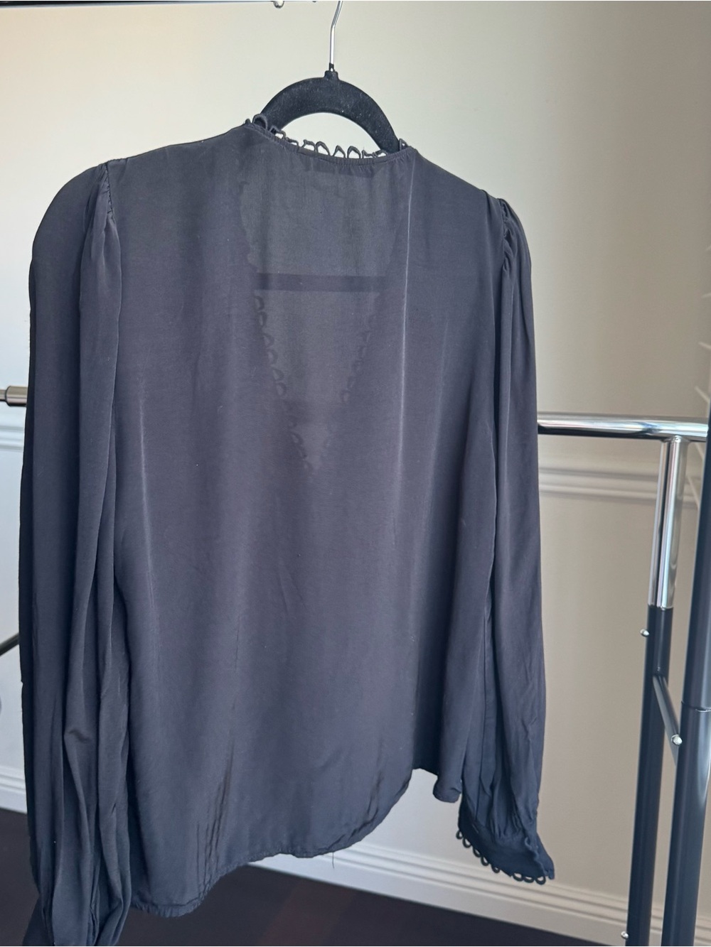 Zara Black Long-Sleeve Scallop Trim Blouse size Small Viscose Pre-owned. - Picture 7 of 9